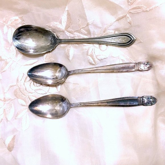 Holmes & Edwards Inlaid Silver IS + XIV Flatware 3 Tea Sugar Spoon Vintage - Picture 2 of 11